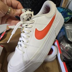 Womens NIKES