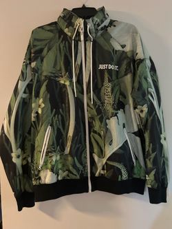 Nike men’s windbreaker jacket size medium