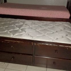 Bunk Bed With Trundle 