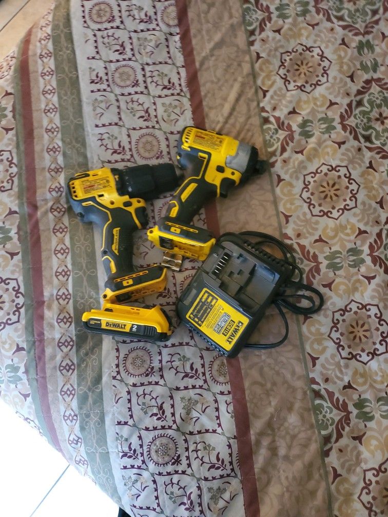 DEWALT HAMER DRILL DCD709 AND IMPACT
