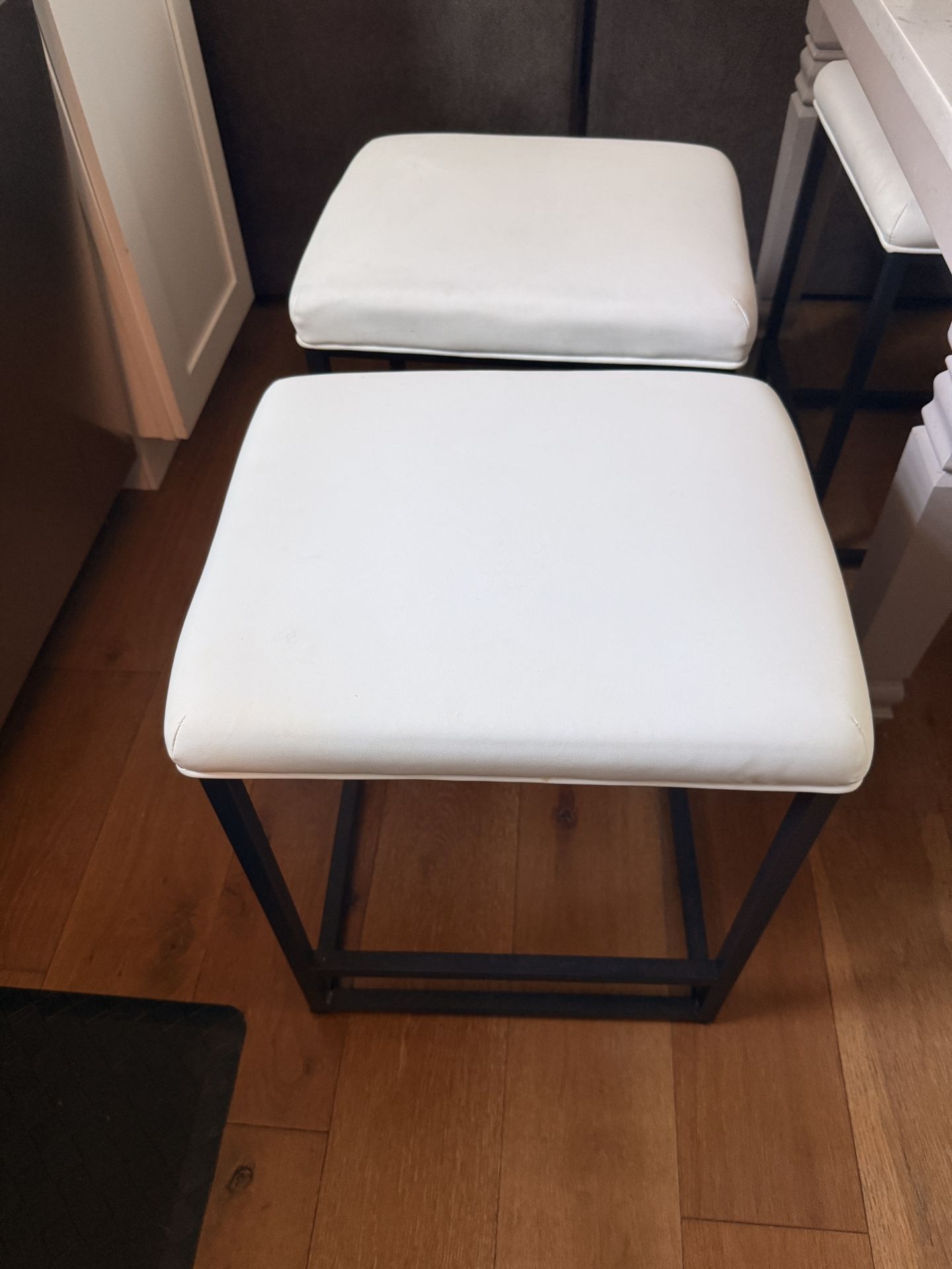 24” White Backless Bar Stool (2)