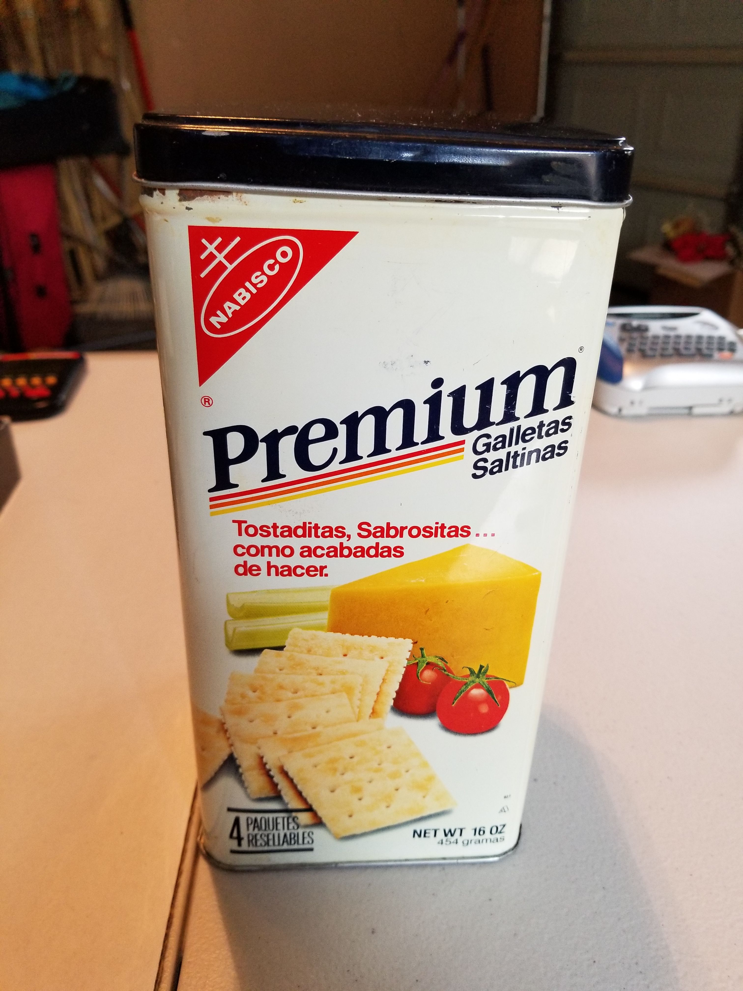 VINTAGE 1985 NABISCO PREMIUM SALTINE CRACKERS TIN BOX