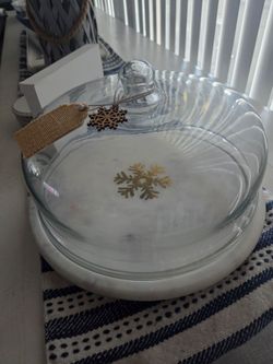 Quartz cake platter with glass Dome