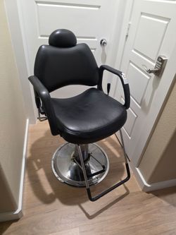 Black Barber Chair (Used but Good condition)