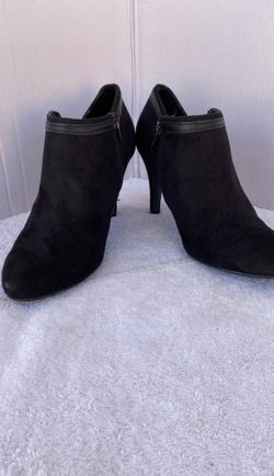 Women’s booties shoes size 8