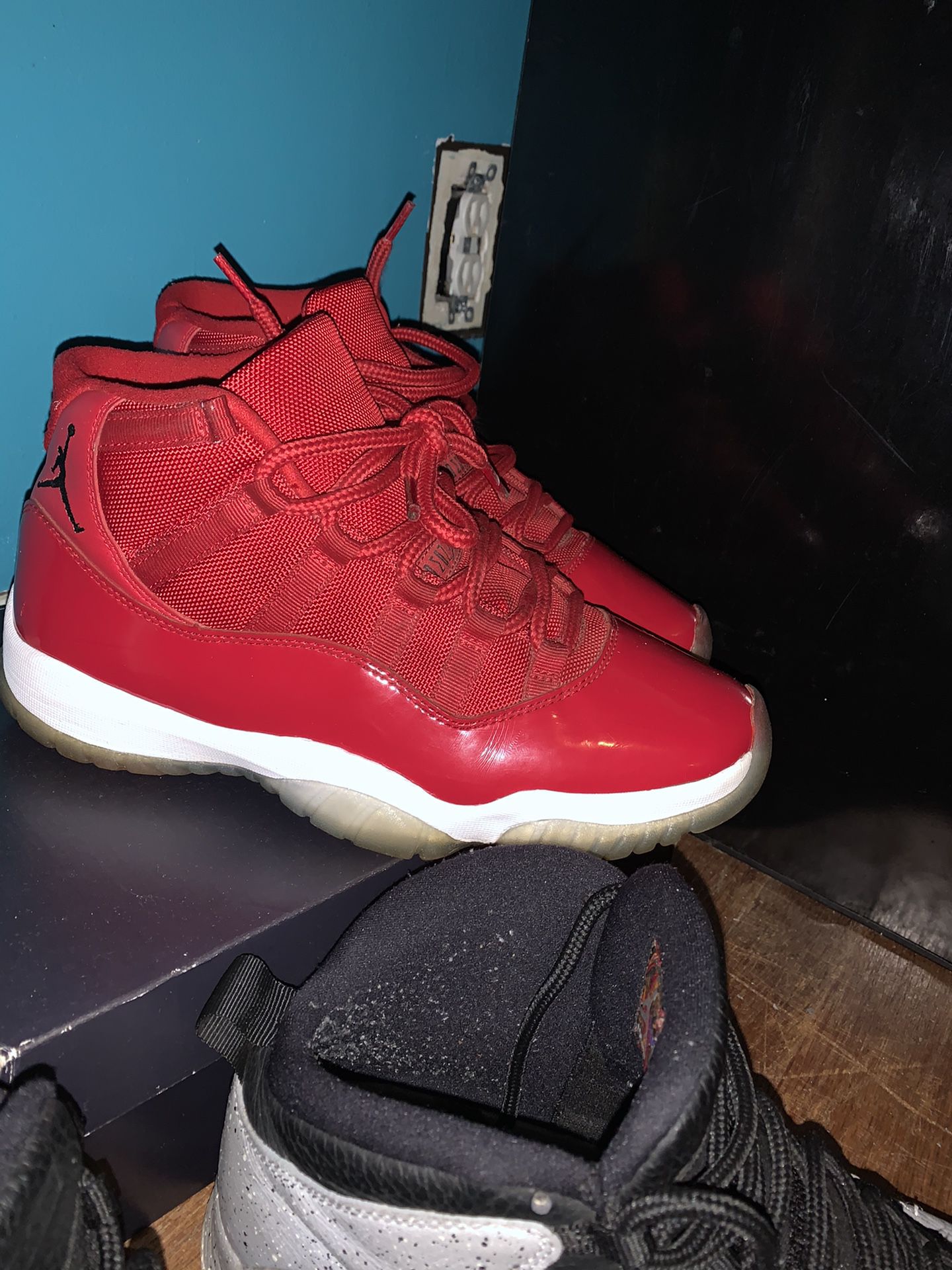 gym red 11s