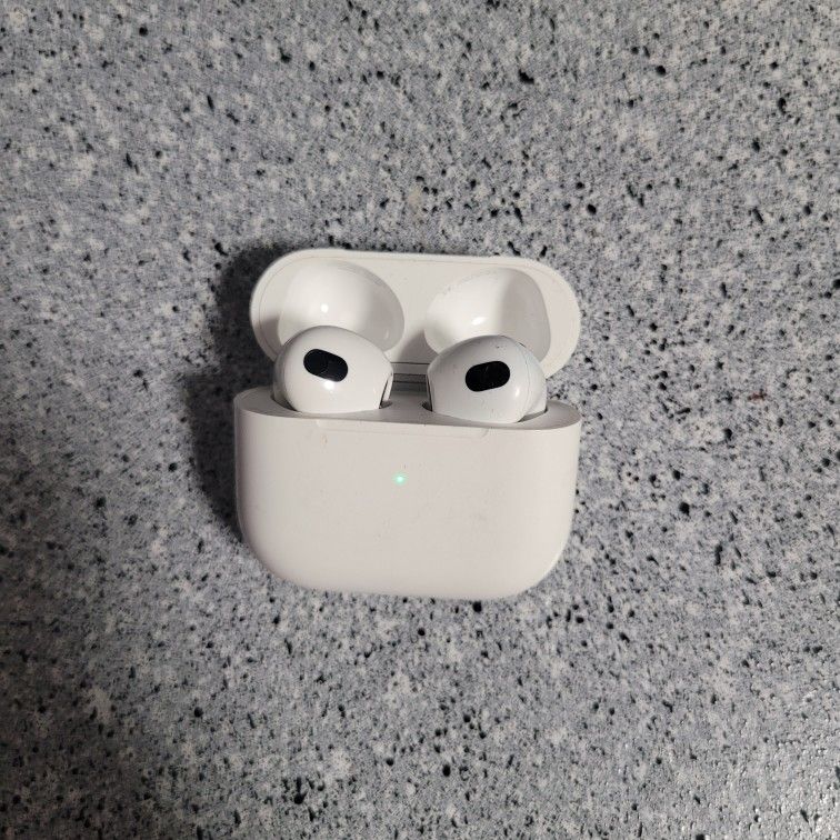 Apple AirPods with Lightning Charging Case (3rd Generation)

