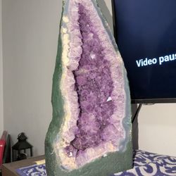 Amythyst Crystal 21 Inches 41lbs