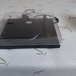Pro-ject Debut 2 TURNTABLE ( WORKING GREAT!
