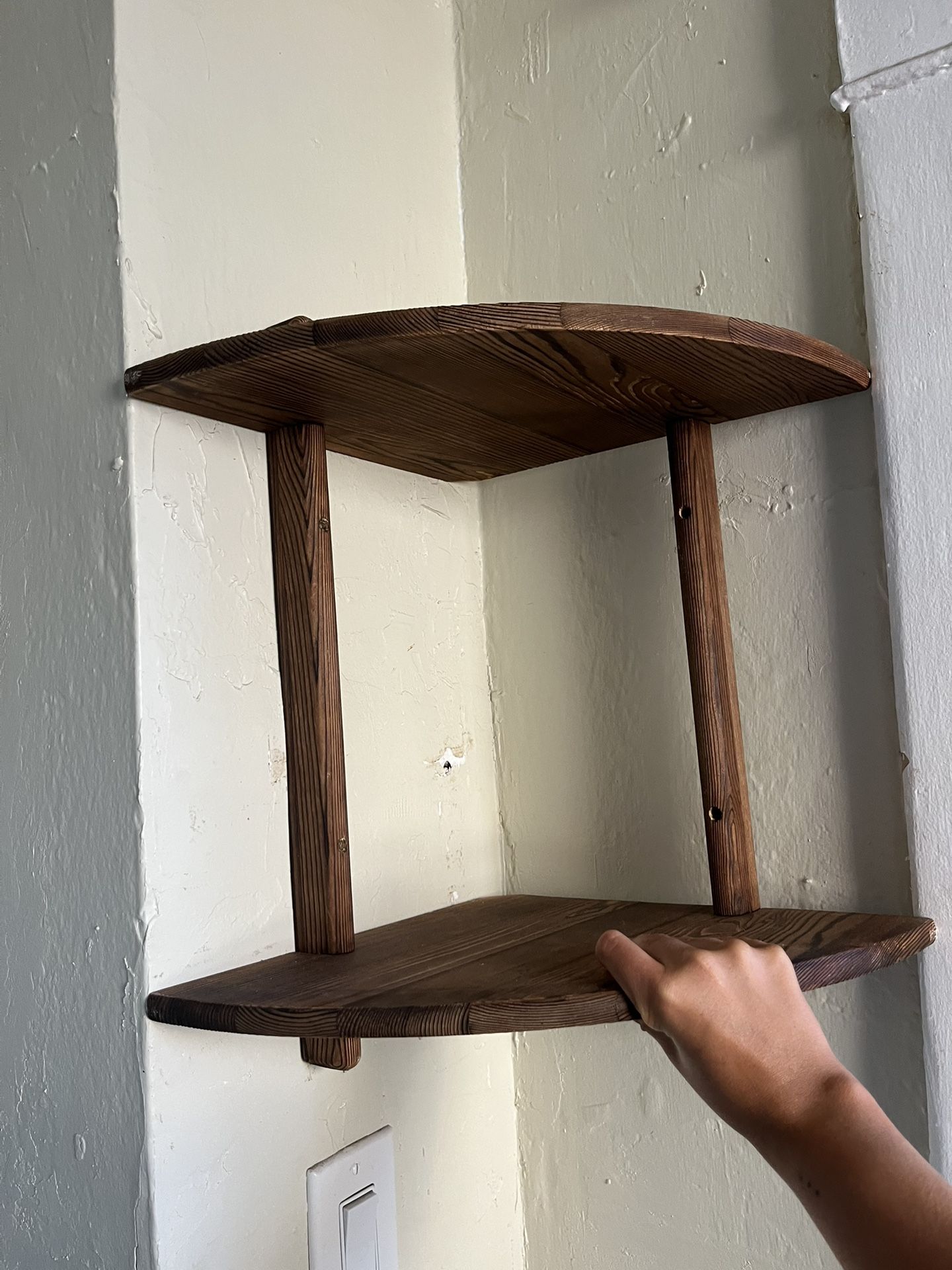 Corner shelf