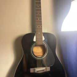 Yamaha F335 Acoustic Guitar 