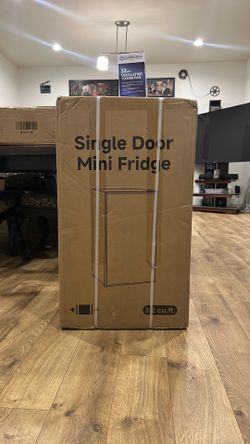 NEW IN BOX Cowsar 3.2 Cu. Ft. Beverage Center / Mini Fridge – PR-BC90Brand New Cowsar Mini Refrigerator (3.2 Cu Ft) – Factory Sealed!Cowsar Beverage C