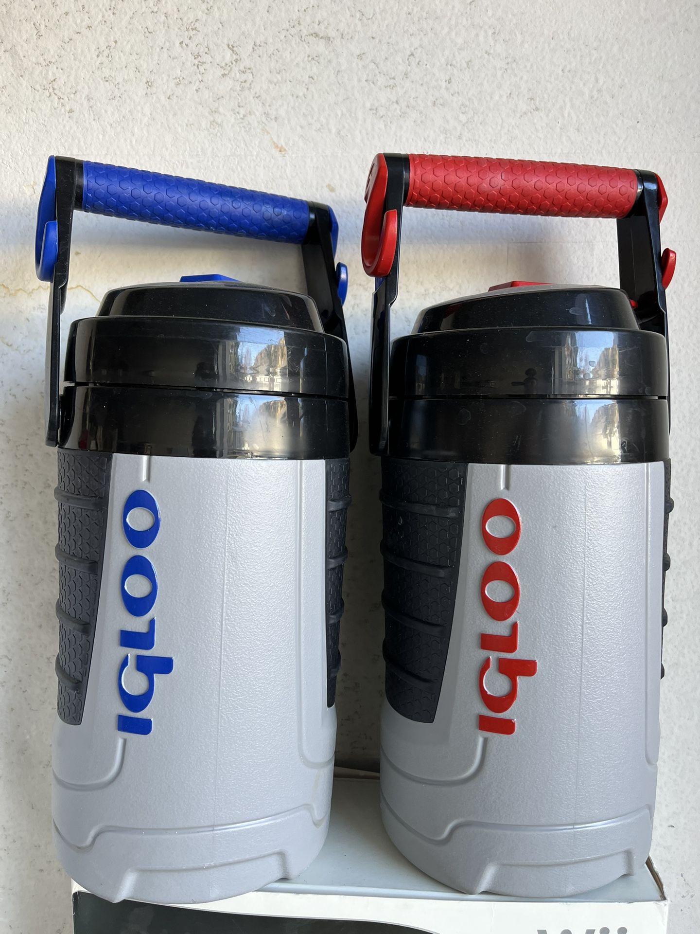 Igloo 64 Oz Jugs