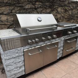 Kitchen Aid BBQ island Grill