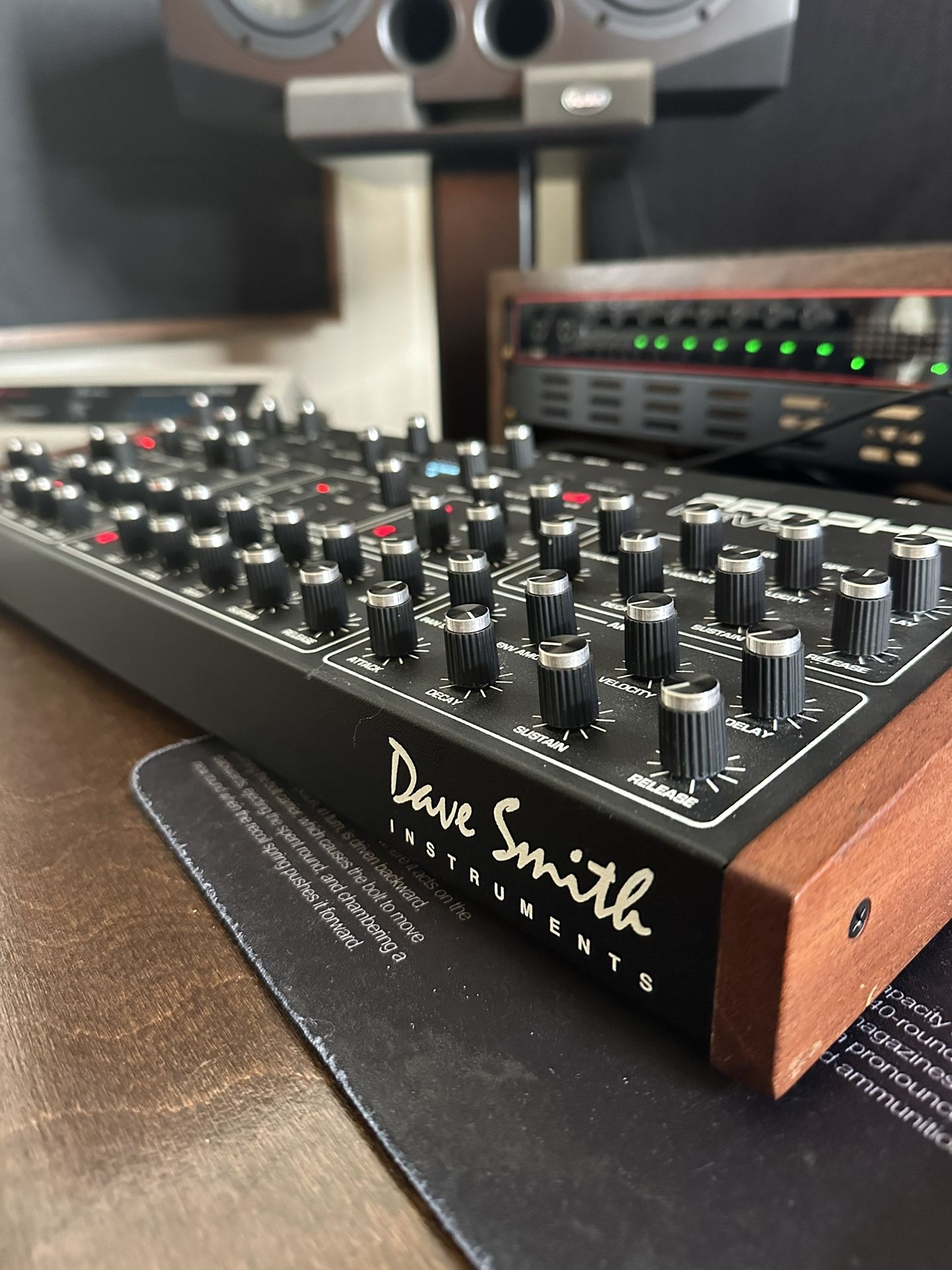 Dave Smith Prophet Rev2 - 8 Voice Desktop