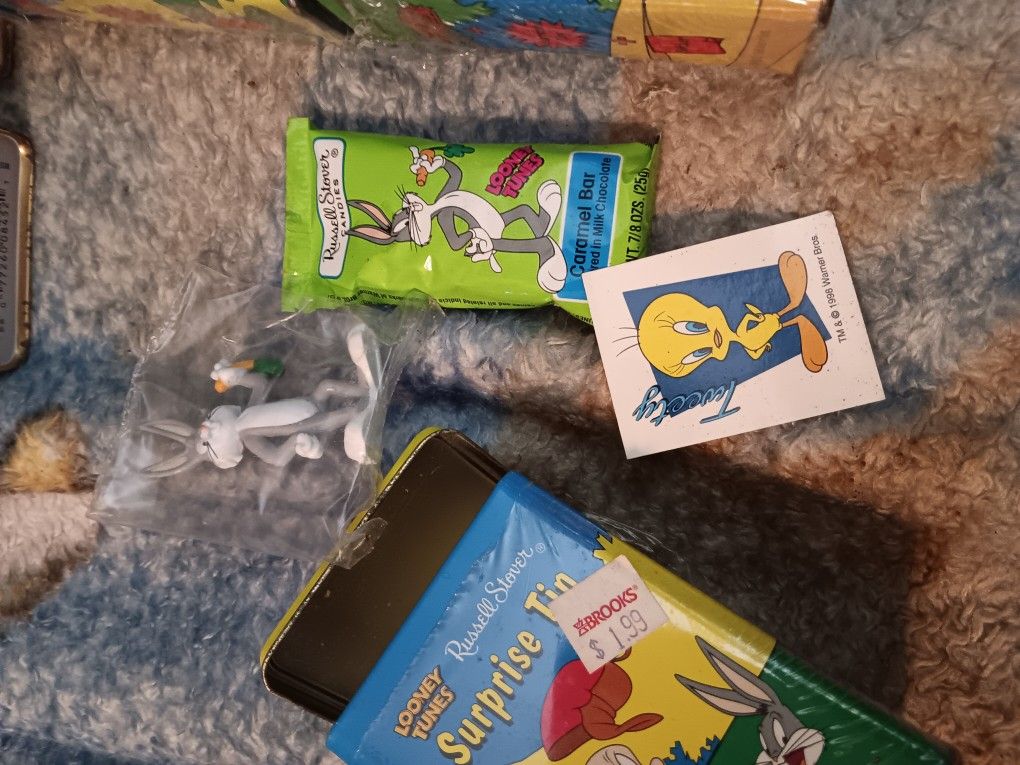 Looney Tunes tins