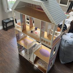 Doll House And A Lot Of Stuff Animal 