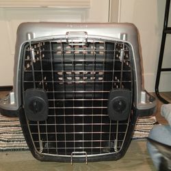 "Petmate" Medium Pet carrier