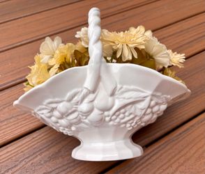 Ceramic basket “Garland” produced by Indiana Glass Company