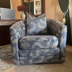 Barrel Swivel Chair