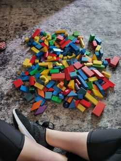 🧱 Vintage 1980s Colored Wooden Building Blocks – Large Educational Block Set (100+ Pieces)