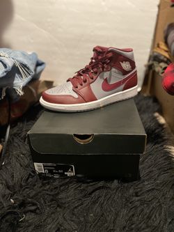 Jordan 1 Mid (used)