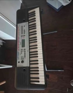 Yamaha YPT-260 keyboard with chair and stand