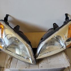 Selling headlights off a 2003 Honda Civic 