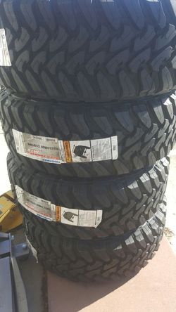 35x1250R20 Toyo open country mt