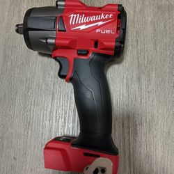 Milwaukee M18 Fuel Brushless Cordless 1/2' mid-torque Impact Wrench 4 Speed 650 Ft-lbs With friction Ring 18v tool only new 