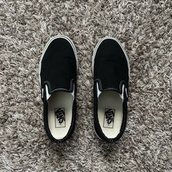 black slip on vans men's size 7//women's size 8.5