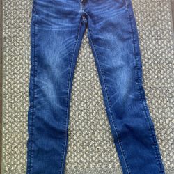 American Eagle men’s slim. Inseam is 33 not 36. Waste 30 inches.