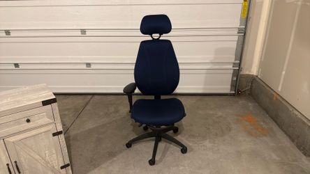 One arm ergonomic chair