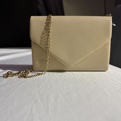 ✨ Beige Crossbody Purse with Gold Chain