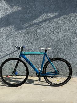 Throne Phantom Bike