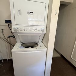 Electrolux Stackable Washer/dryer Combo- Like New!