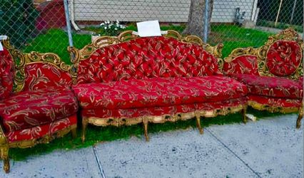 Beautiful Antique Couch & Chair set!