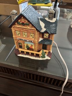 CHRISTMAS STREETS 2005 COLLECTION SHOPPE PORCELAIN Timberlands Lodge Open Box