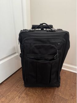 Luggageworks Stealth Premier 22" Rolling Bag