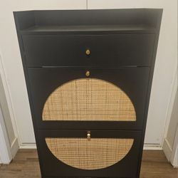 Fashionable Shoe Organizer With Storage