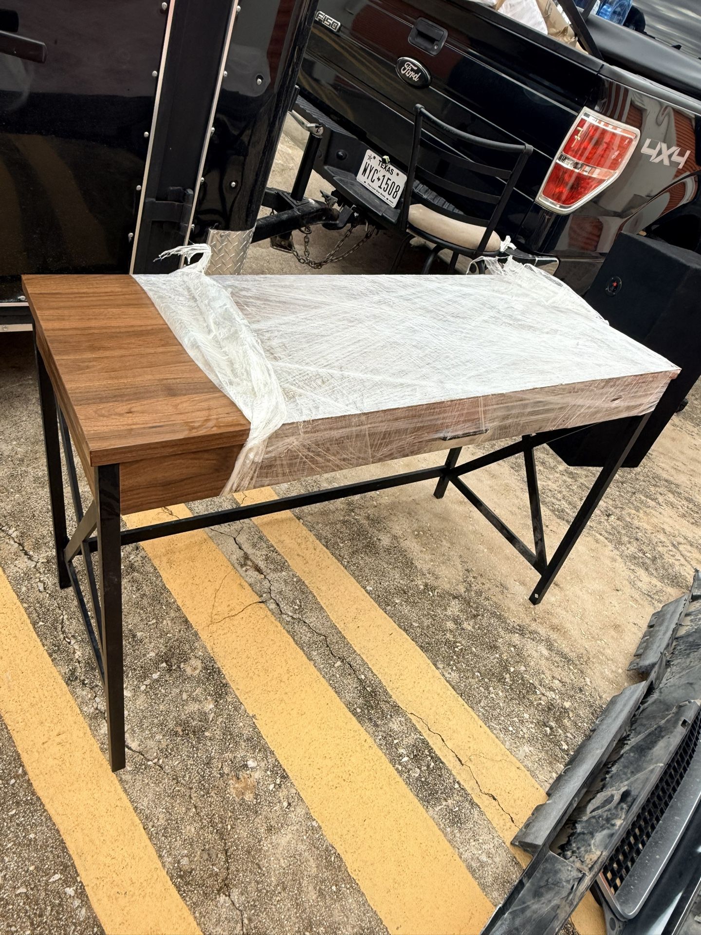 Modern Desk / Console Table – Excellent Condition