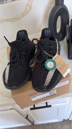 Yeezy’s Boost 350 V2 size us 5.5