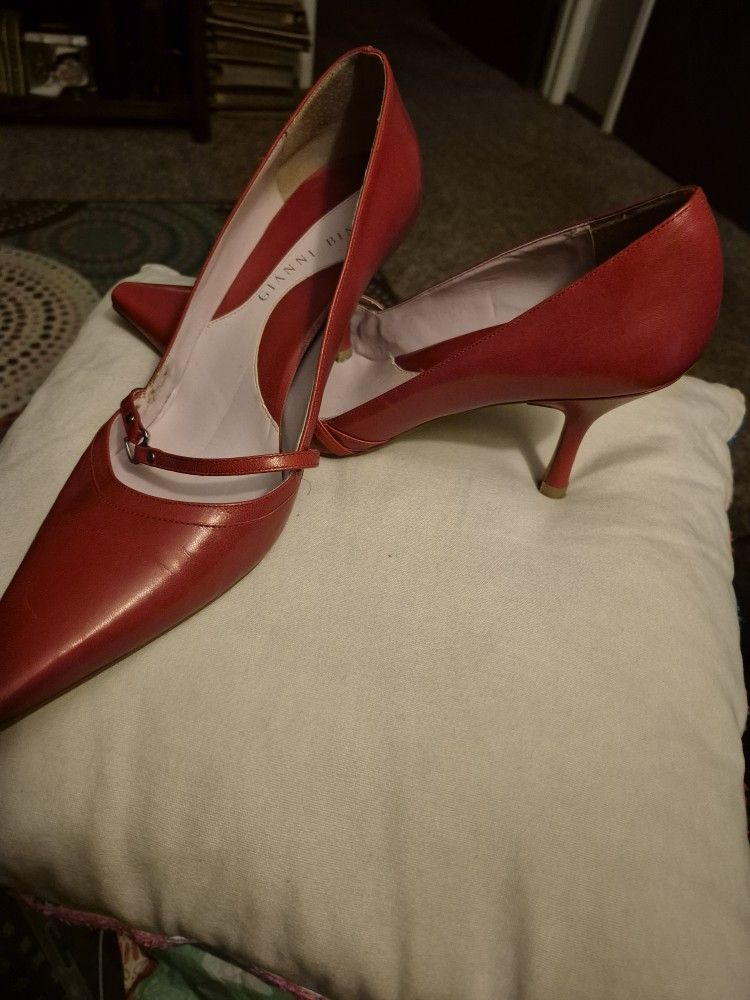 GIANNI BINI SIZE 9 M EXCELLENT CONDITION ORIGINAL PRICE $99.99