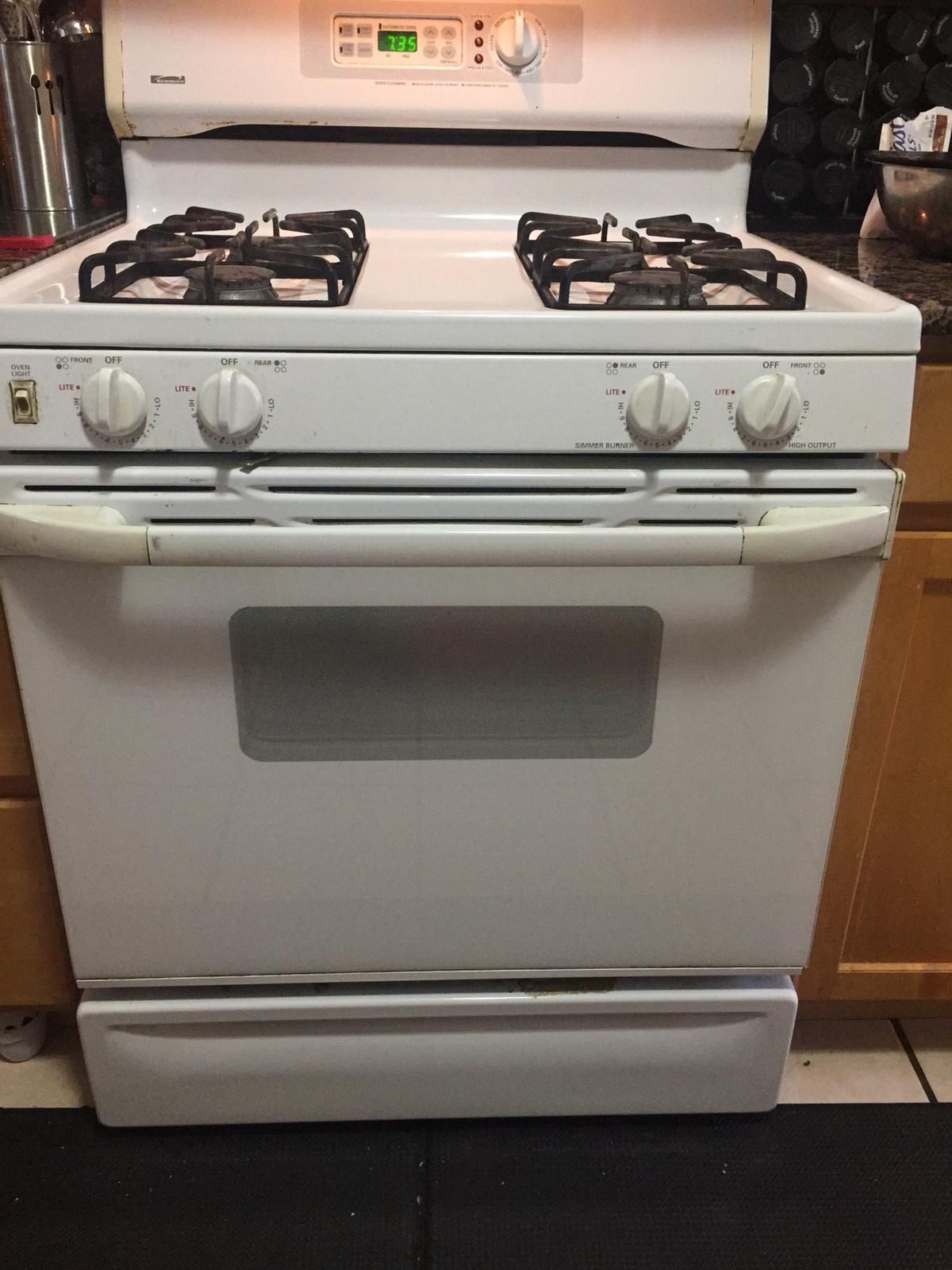 Gas range - very good condition