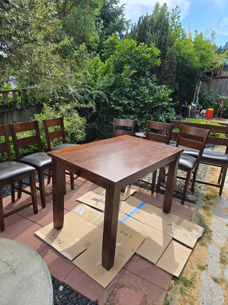 Table & 6 Chairs