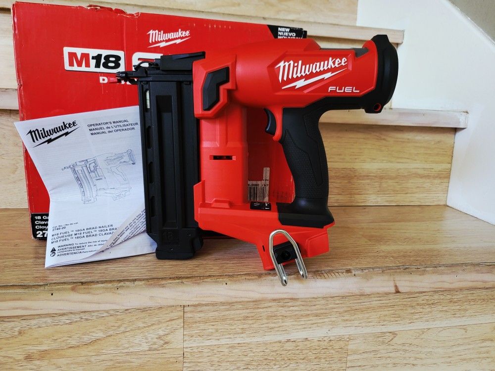 Milwaukee M18 FUEL 18-Volt Lithium-Ion Brushless Cordless Gen II 18-Gauge Brad Nailer (Tool-Only
