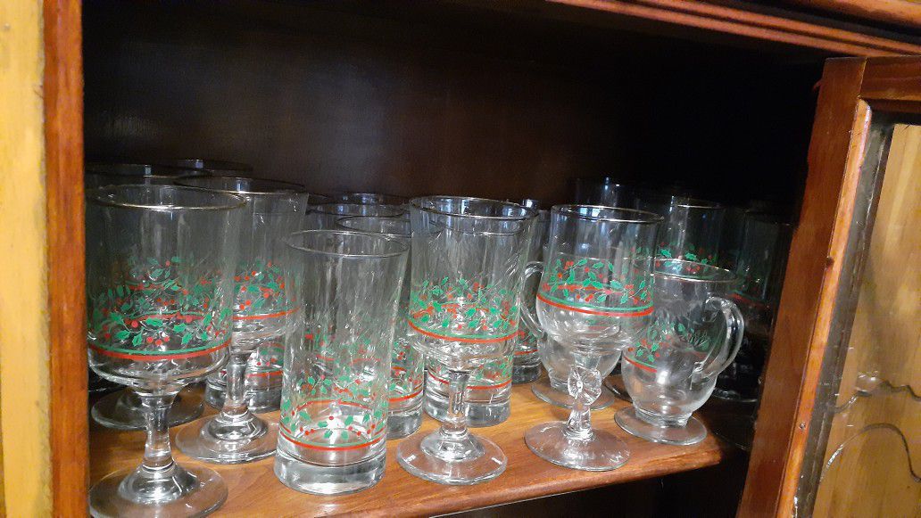 Libby Holly glassware varies sizes