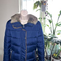 Women’s sz Large Old Navy quilted Puffer coat with Faux Fur.