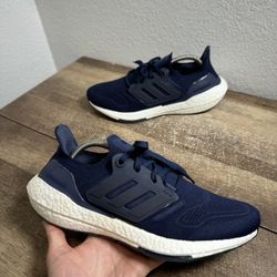 Adidas Ultraboost 22 Women’s Size 9.5 Navy Running Comfort Shoes Sneakers GX5593
