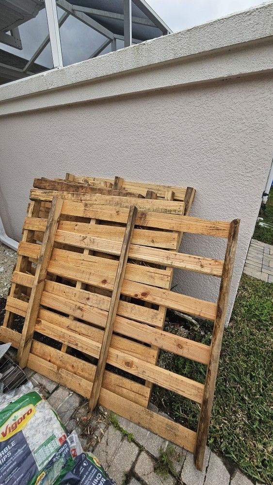 Pallets 48"x40" Great Shape